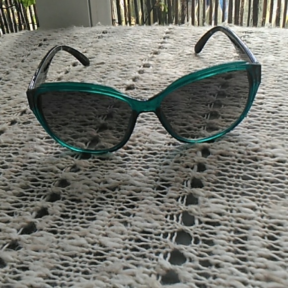 Elle Accessories - 🖤Elle🖤 sunglasses